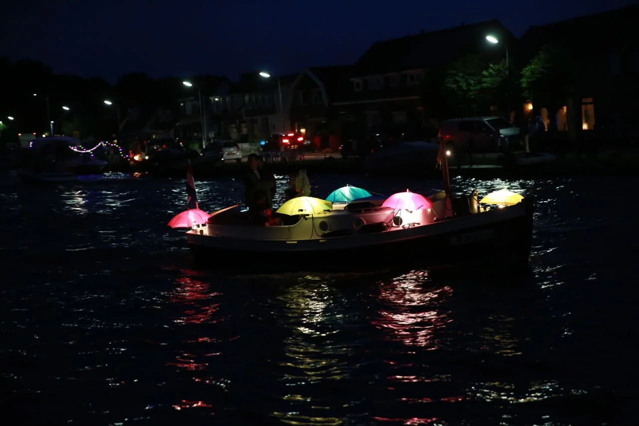 Vuur en Licht op het water - Verlichte botenshow 2016 © www.kicksfotos.nl