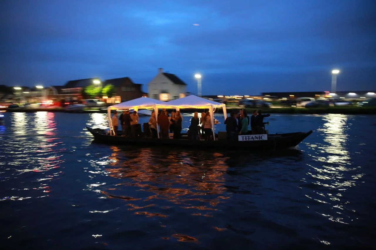 Vuur en Licht op het water - Verlichte botenshow 2016 © www.kicksfotos.nl