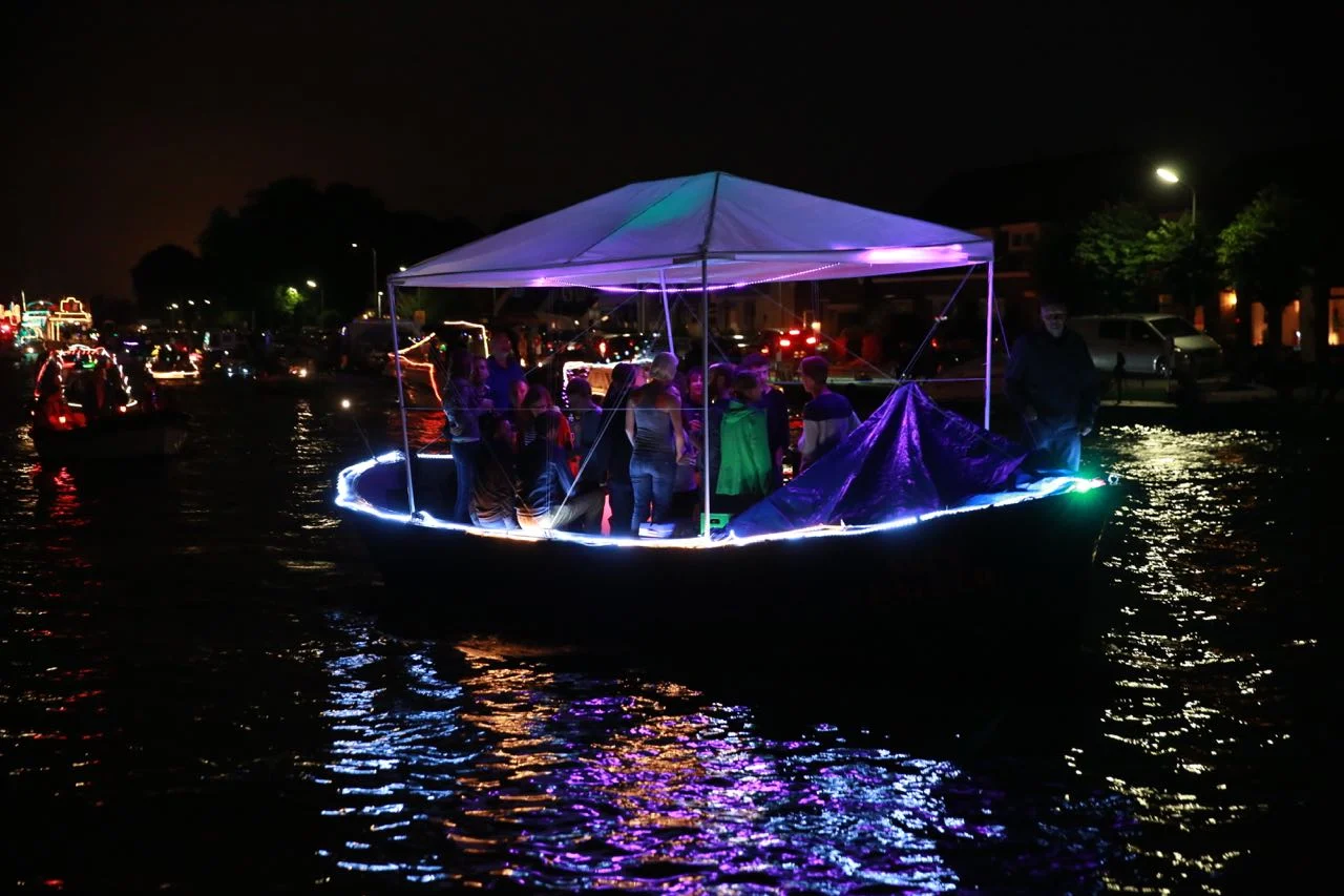 Vuur en Licht op het water - Verlichte botenshow 2016 © www.kicksfotos.nl