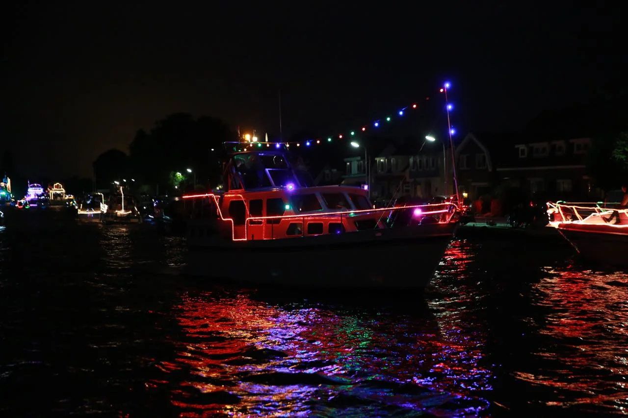 Vuur en Licht op het water - Verlichte botenshow 2016 © www.kicksfotos.nl
