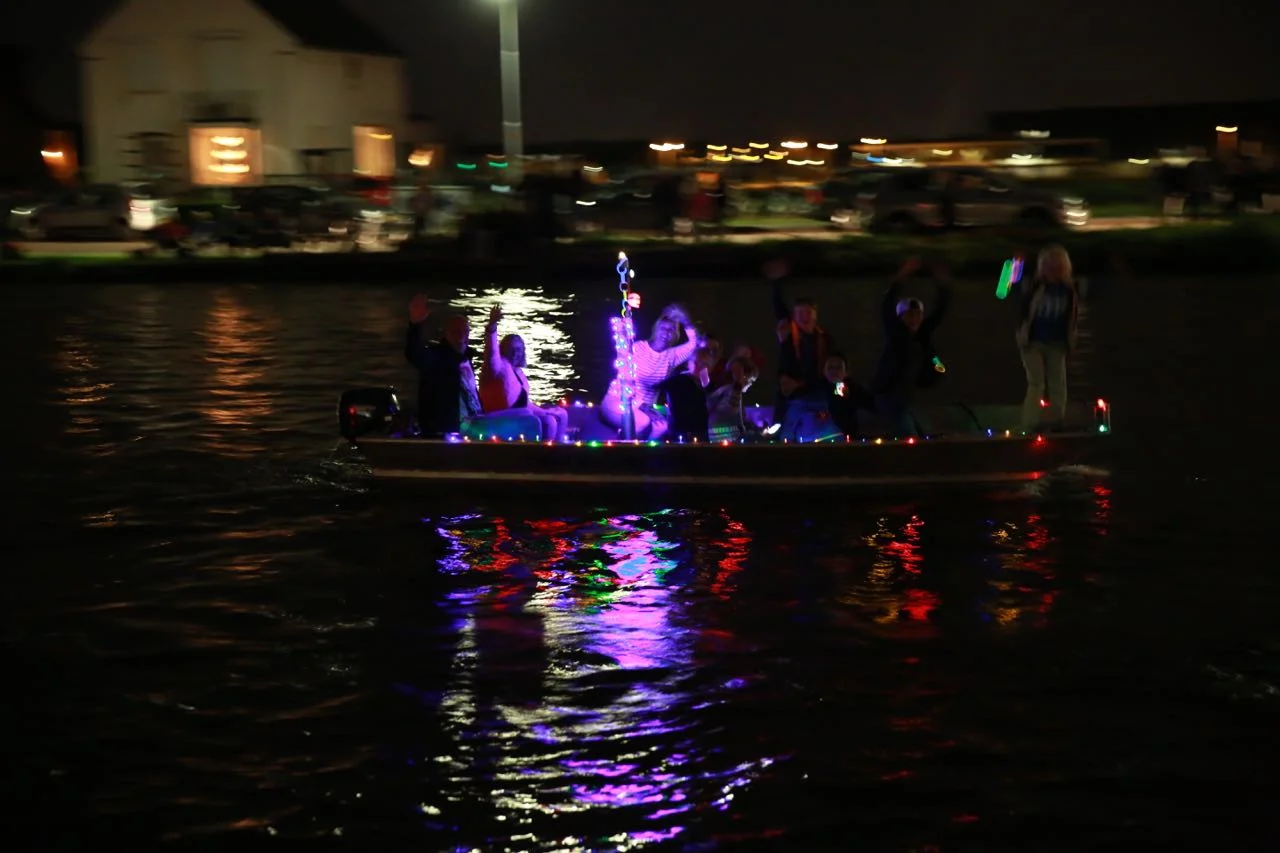 Vuur en Licht op het water - Verlichte botenshow 2016 © www.kicksfotos.nl