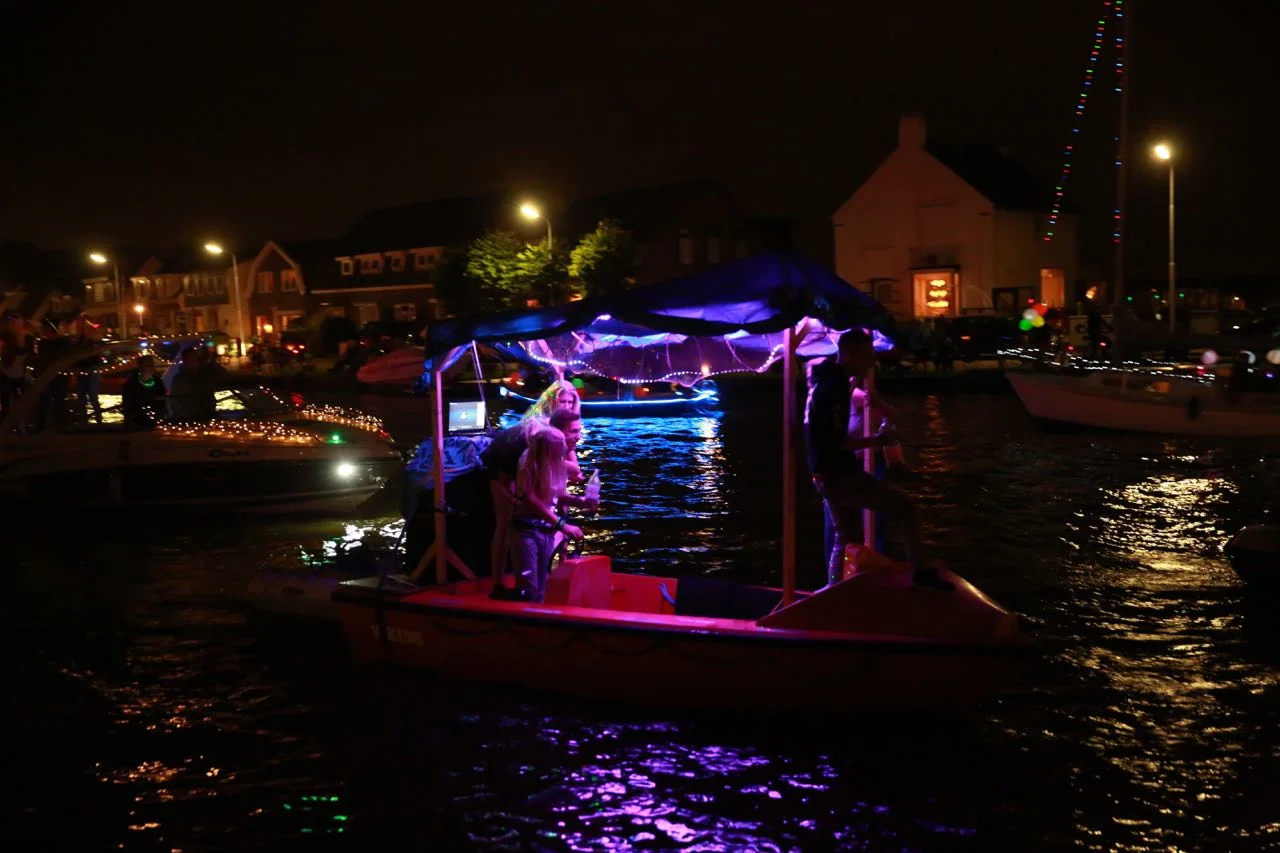 Vuur en Licht op het water - Verlichte botenshow 2016 © www.kicksfotos.nl