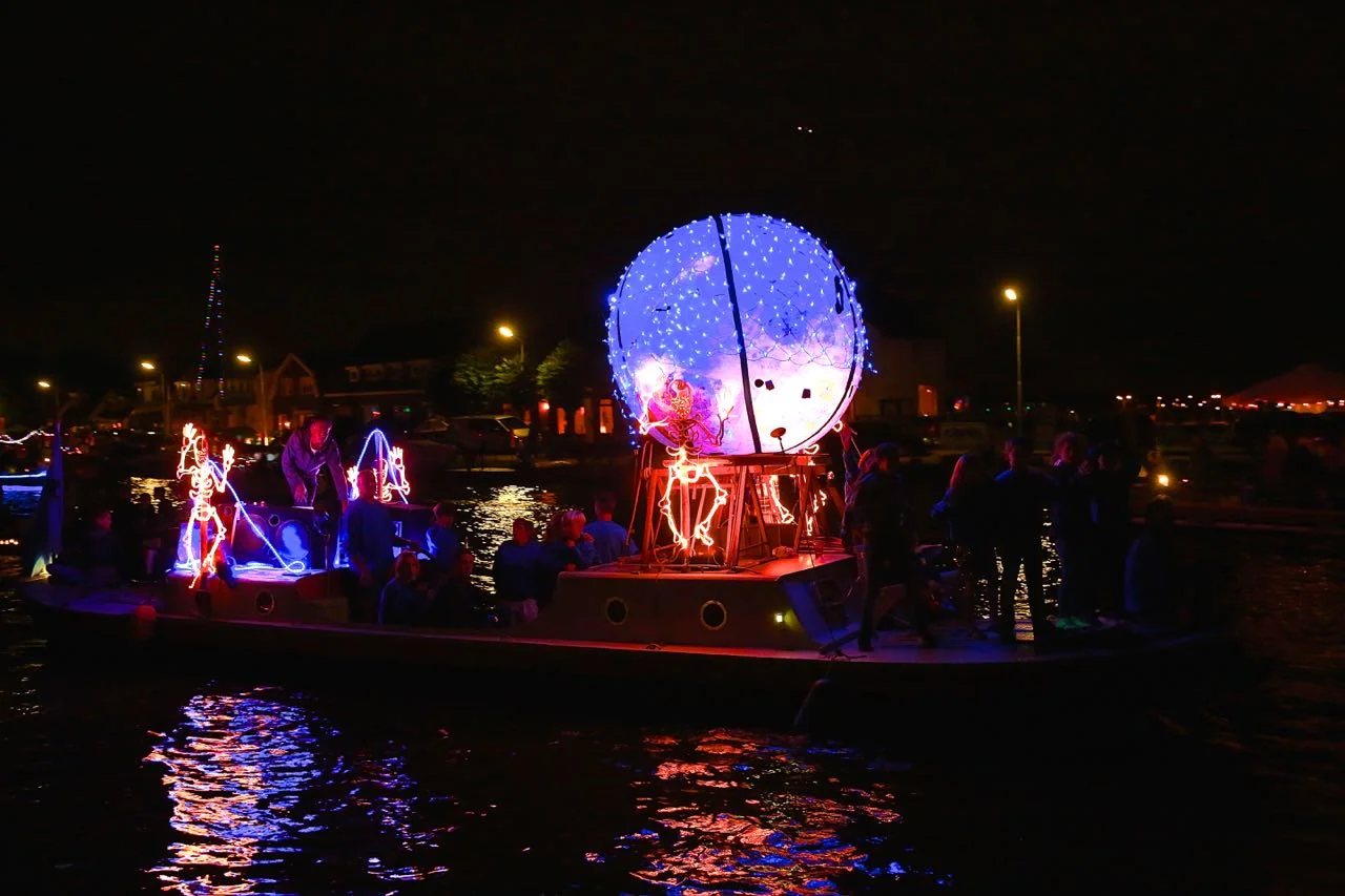 Vuur en Licht op het water - Verlichte botenshow 2016 © www.kicksfotos.nl