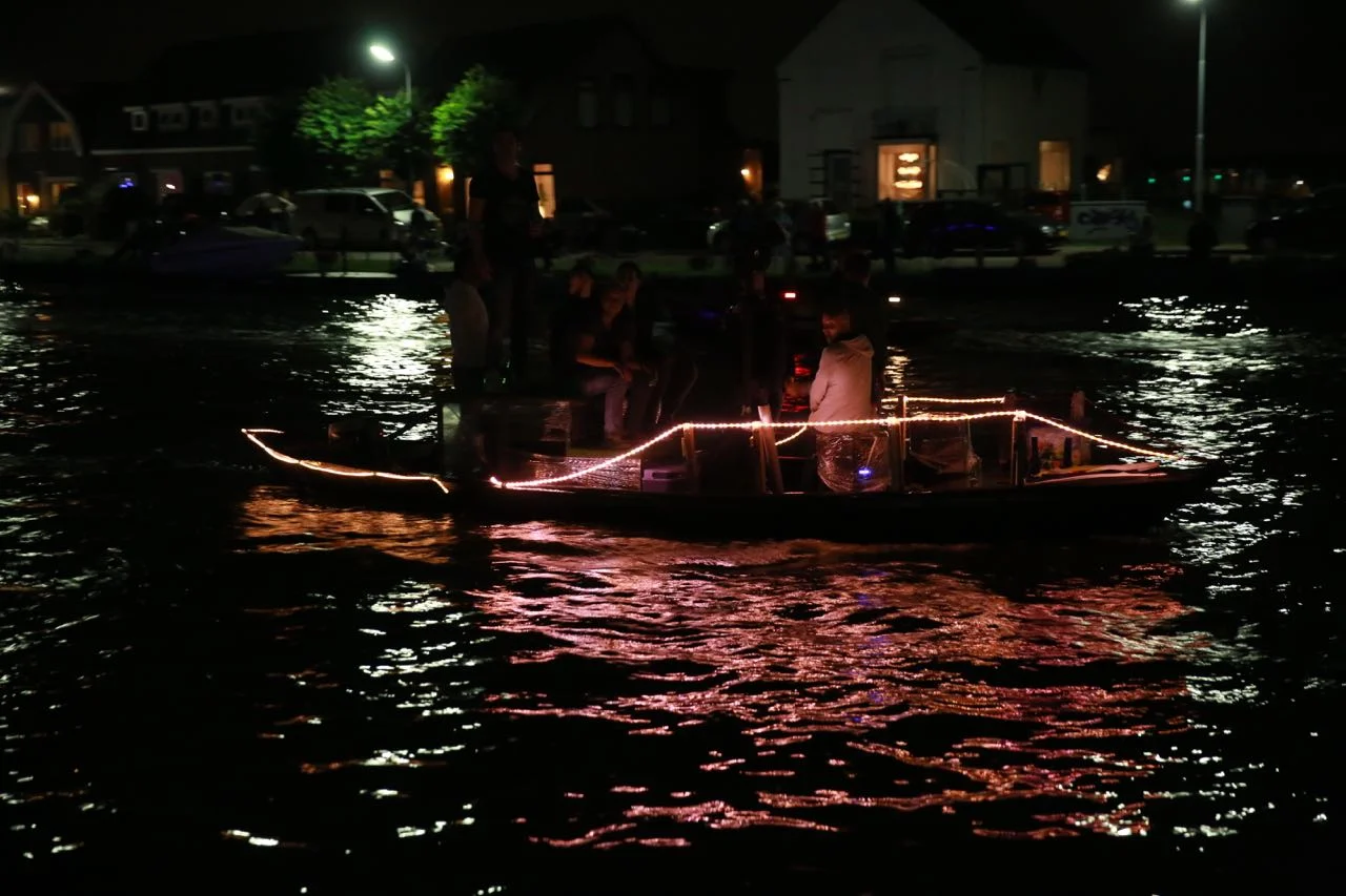 Vuur en Licht op het water - Verlichte botenshow 2016 © www.kicksfotos.nl