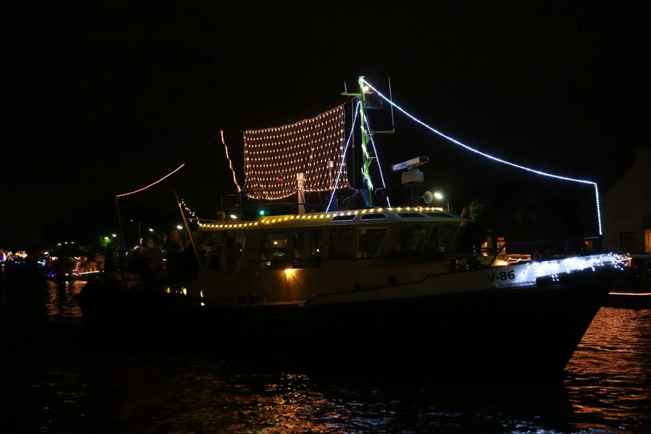 Vuur en Licht op het water - Verlichte botenshow 2016 © www.kicksfotos.nl