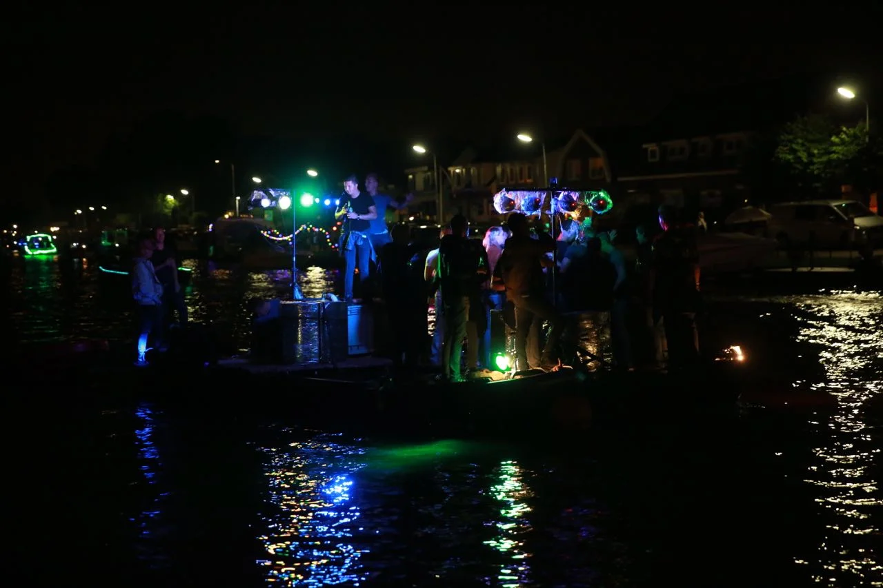 Vuur en Licht op het water - Verlichte botenshow 2016 © www.kicksfotos.nl