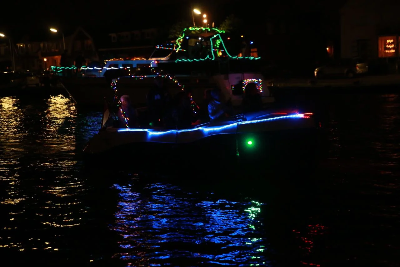 Vuur en Licht op het water - Verlichte botenshow 2016 © www.kicksfotos.nl