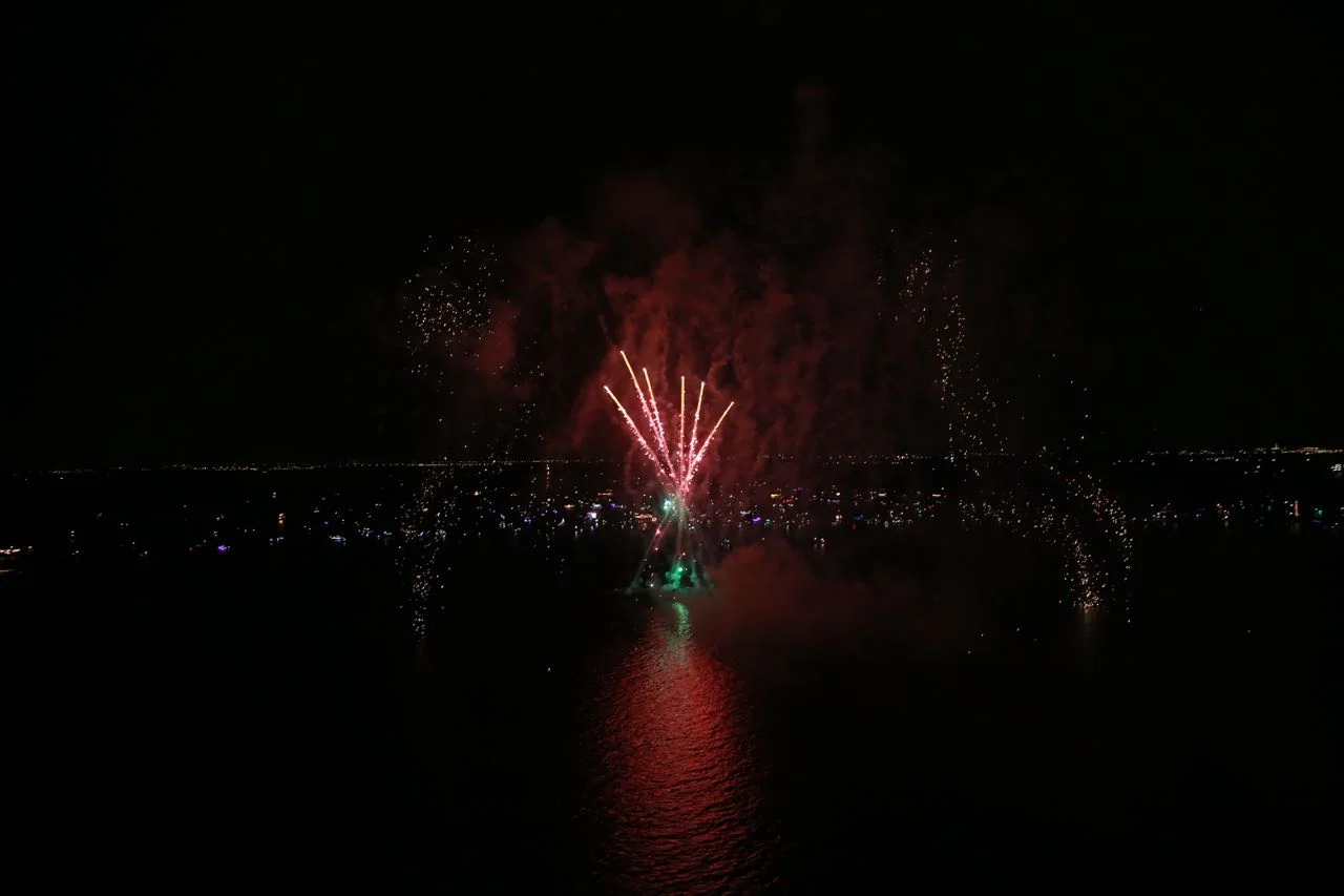 Vuur en Licht op het water - Vuurwerk 2016 © www.kicksfotos.nl