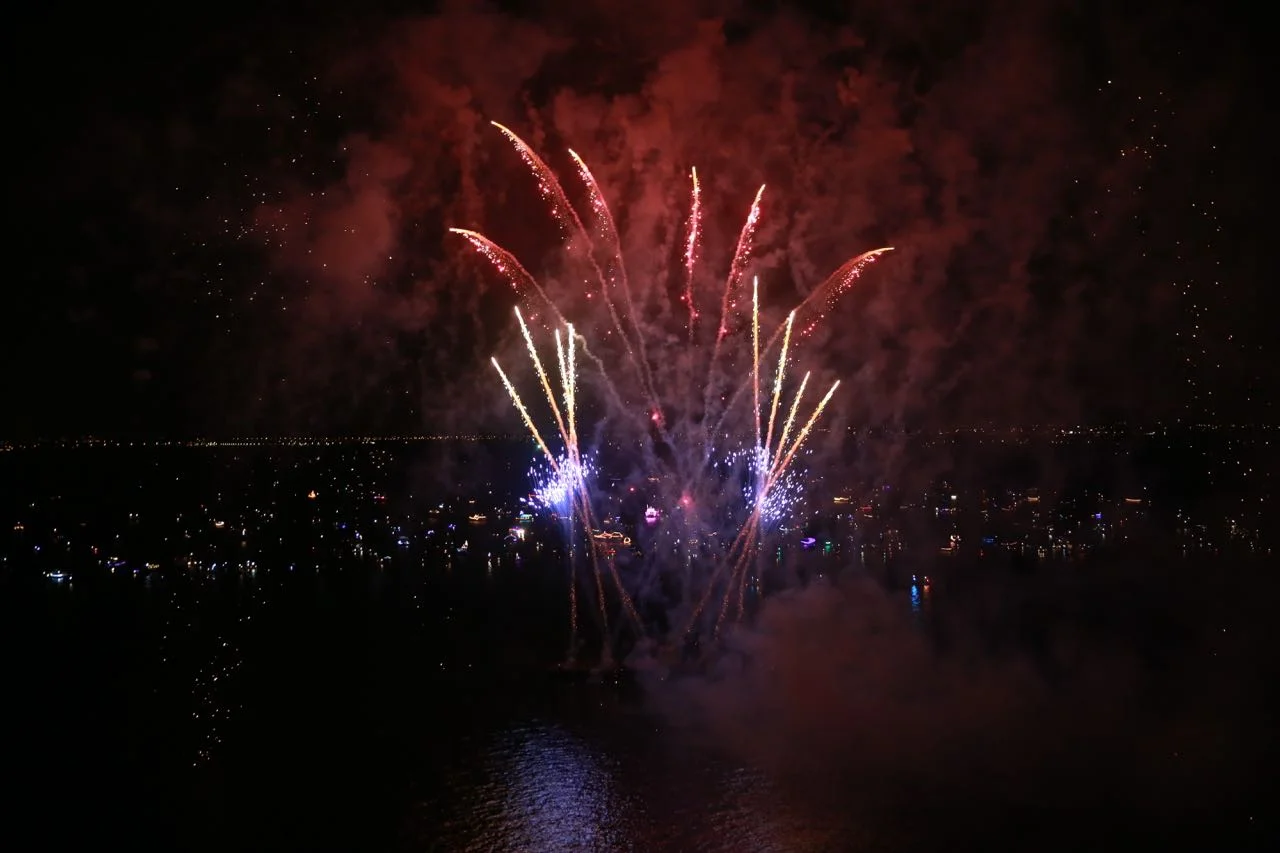 Vuur en Licht op het water - Vuurwerk 2016 © www.kicksfotos.nl