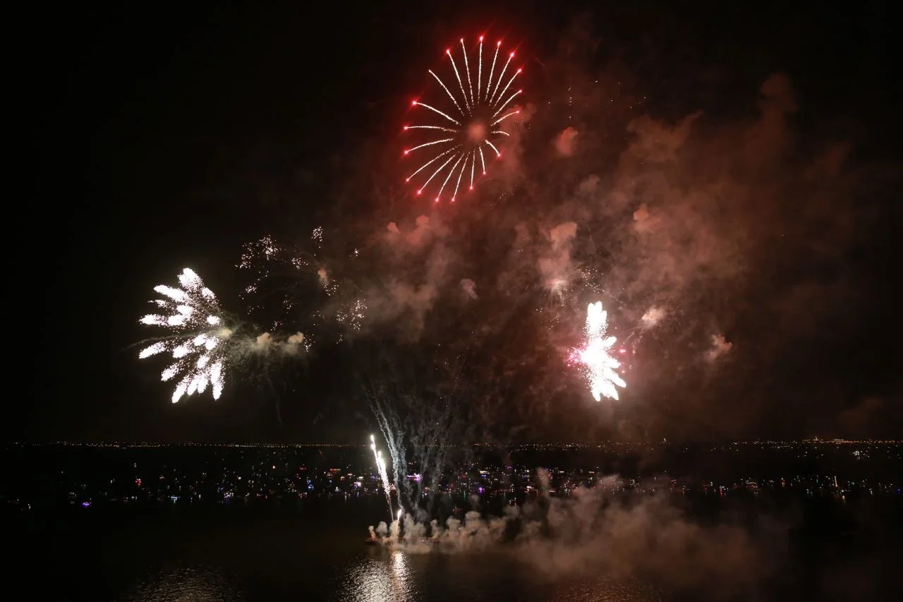 Vuur en Licht op het water - Vuurwerk 2016 © www.kicksfotos.nl