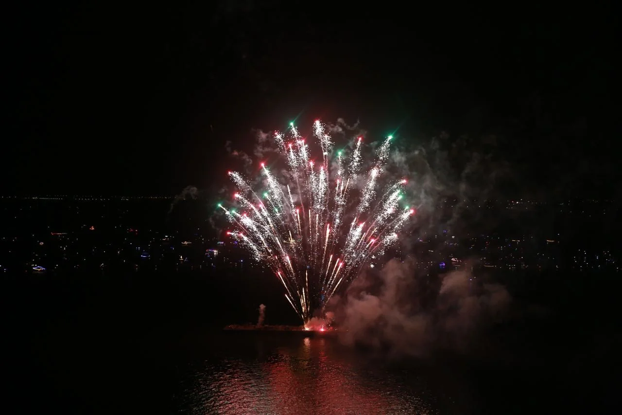 Vuur en Licht op het water - Vuurwerk 2016 © www.kicksfotos.nl