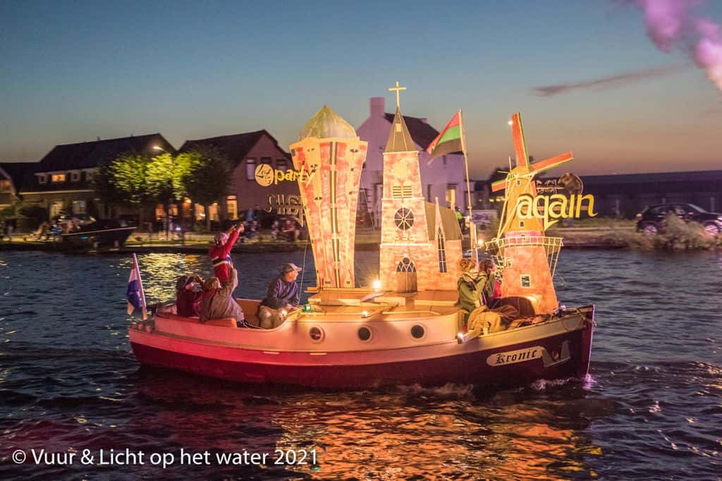 Winnaars verlichte botenshow - Kleine boten Winnaars verlichte botenshow - Kleine boten